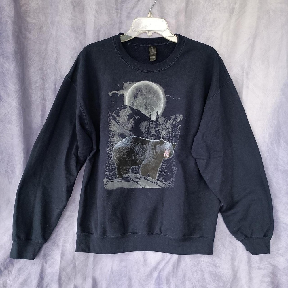 Gildan Black Bear Full Moon Wildlife Graphic Sweatshirt